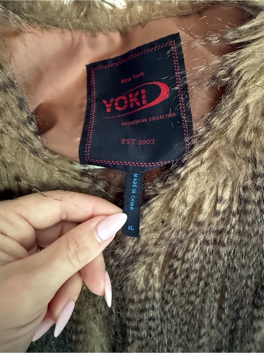 Yoki Women’s Brown Faux Fur Textured Vest - Picture 3 of 3